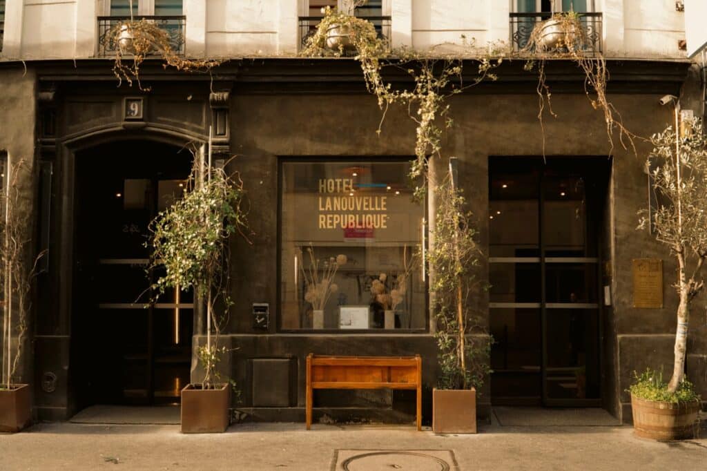 façade hôtel La Nouvelle République Paris 11